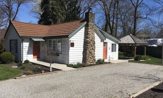 Historic Old Town Cottage | Charming Cottage With Stone Fireplace