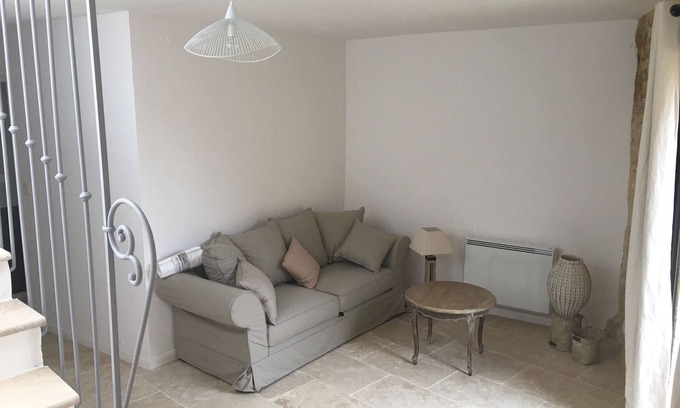 Vers-Pont-du-Gard House | Charming cottage in the heart of the village, terraces, shaded patio