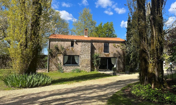Mauves-sur-Loire Cottage | Charming Cottage near Loire: Private Terrace, 2 Ensuite BRs, Baby Gear, WiFi, Pet-Friendly