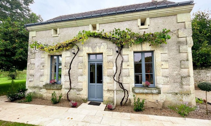 Avon-les-Roches Cottage | Charming cottage in Touraine with garden, near Loire castles