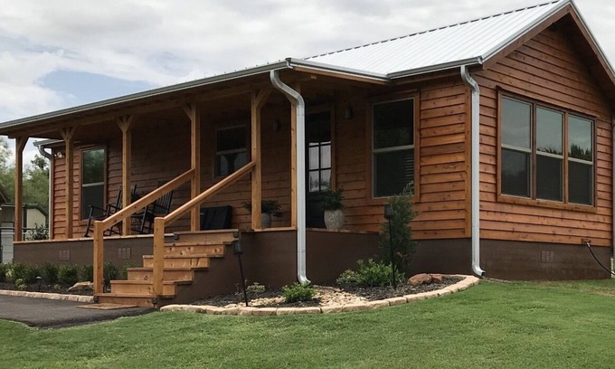 Graford Cottage | Charming Cottage at Possum Kingdom Lake