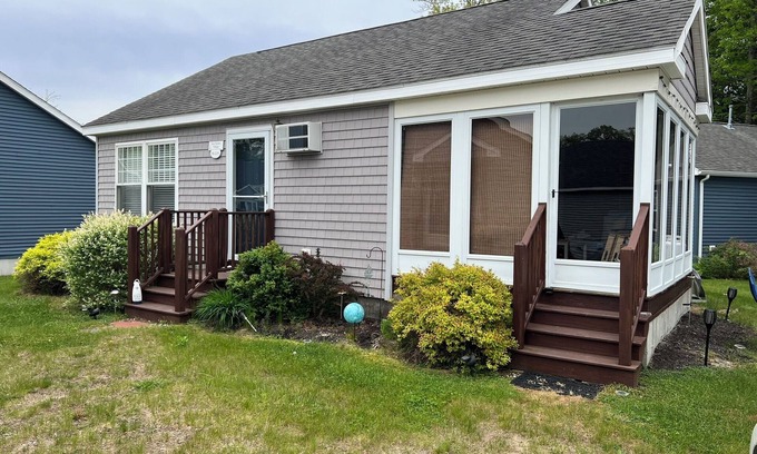 Ogunquit - Wells Cottage | Charming Cottage for Rent at Beach Dreams Cottages, Wells, Maine!