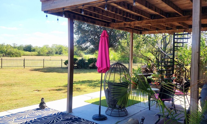 Cypress Cottage | Charming cottage in Cypress with lake view ,WiFi, AC and relaxing outdoor patio.