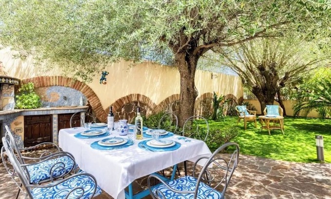 Cala Gonone Villa | Charming cottage in Cala Gonone! IUN. GOV. EN/P7508