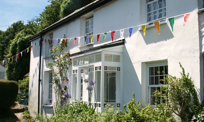 Helford Cottage | Charming cottage in spectacular location with private beach access