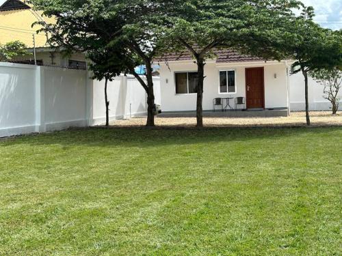 Mlingotini Apartment | Charming Cottage Near Beach in Mbweni