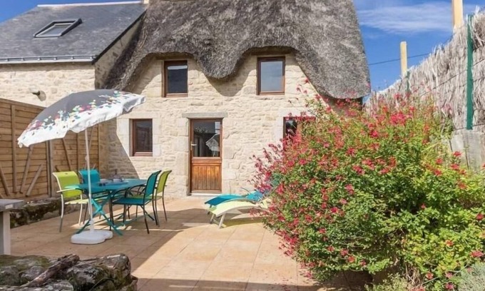 Clis Cottage | Charming Cottage Near Salt Marshes & Guérande Walls with Enclosed Garden and Terrace
