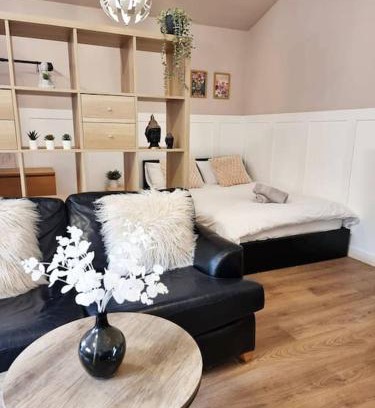 Headington Apartment | Charming Cottage Next to John Radcliffe Hospital with Free Parking