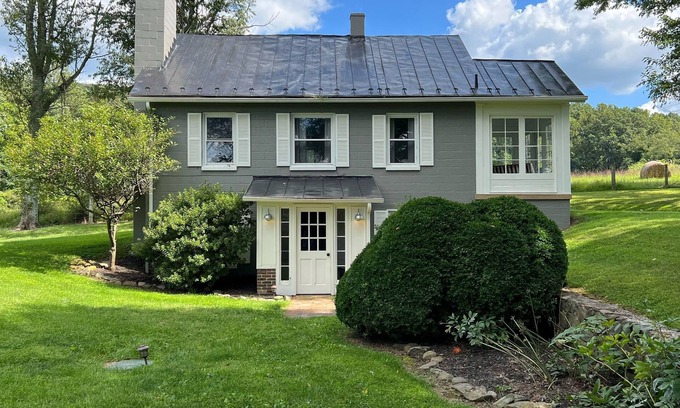 Millville House | Charming cottage on 178 acres in Virginia's wine country