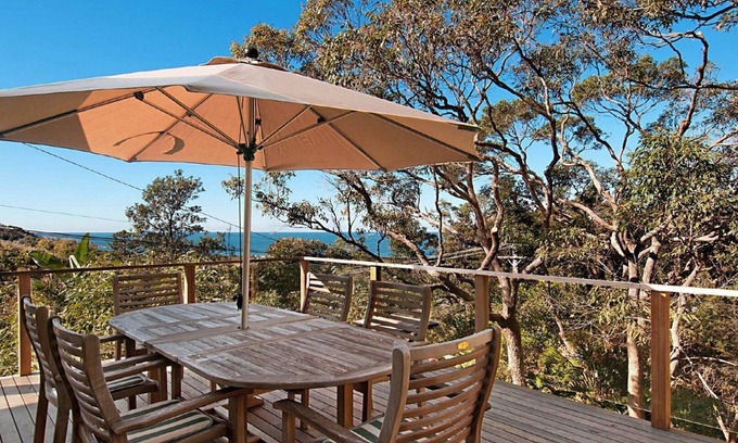 Hardys Bay House | 'Charming Cottage Retreat' by Accom Holidays