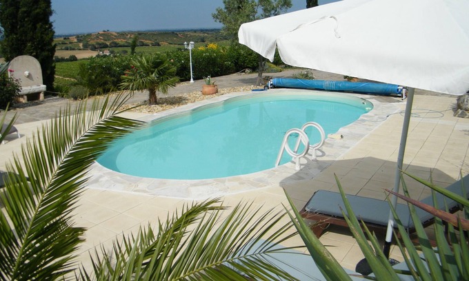 Montauriol Apartment | Charming cottage-studio for 2/3 people in a farmhouse of character with panoramic views.