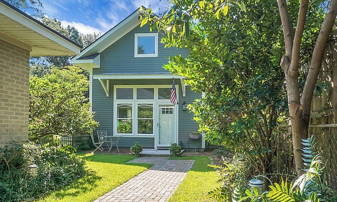 The Meadows Cottage | Charming cottage! Central to beach & downtown