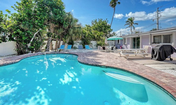Anna Maria House | CHARMING COTTAGE W/HEATED POOL, Close to Gulf & Bay Beach, FREE WiFi/Trolley,.