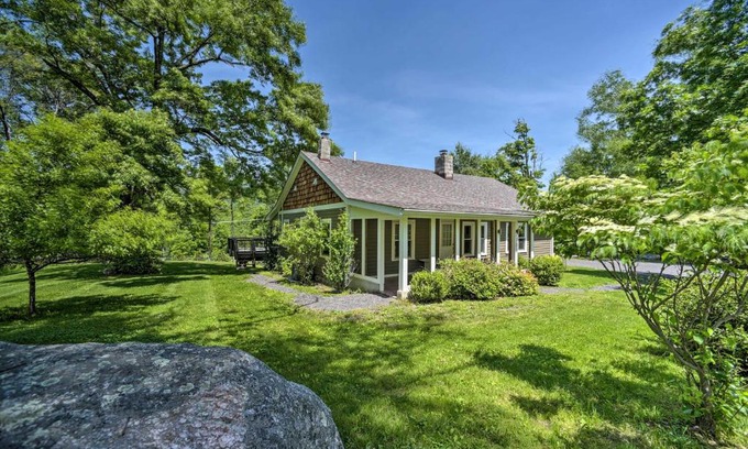 Wallkill House | Charming Cottage with Deck Mtn and Lake Views!