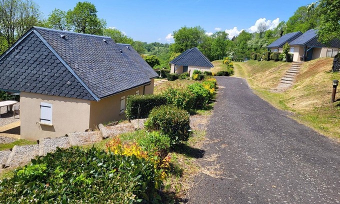 Paulhenc Cottage | Charming Cottage with Pool in Scenic Cantal - Near Pierrefort and Saint-Flour