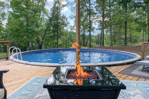 Chickamauga House | Charming Cottage with Hot Tub 15 Mi to Chattanooga!