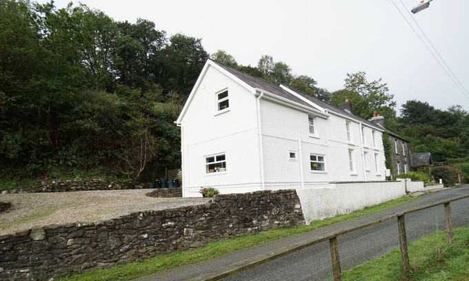 Llanfynydd Cottage | Charming country cottage, near Llandeilo & Carmarthen