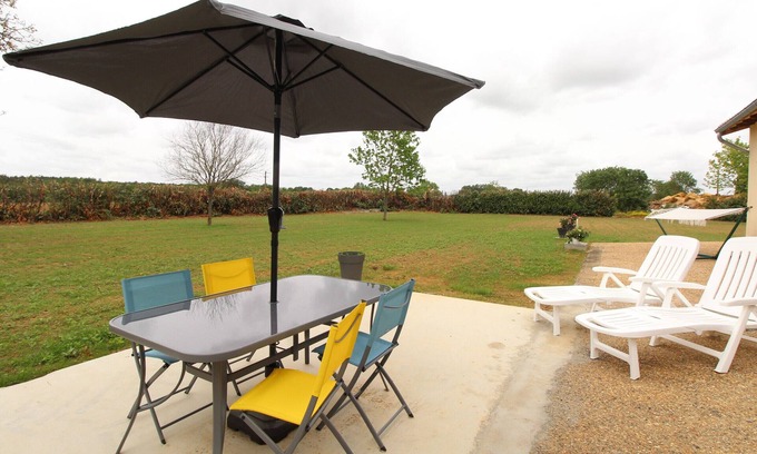 Nueil-sur-Layon Cottage | Charming Countryside Retreat with Spa - Near Vineyards and Castles