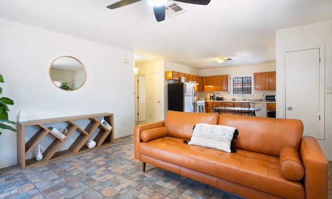 Biggs Field House | Charming & Cozy ~ 5★ Location ~ Backyard ~ Parking