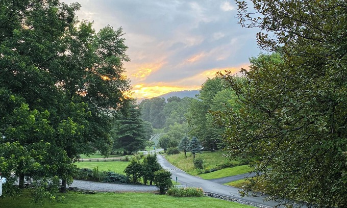 Wears Valley Cabin | Charming Cozy Cabin by the Smoky Mtns. Game Room, Fireplace, Sunroom, Fire Pit