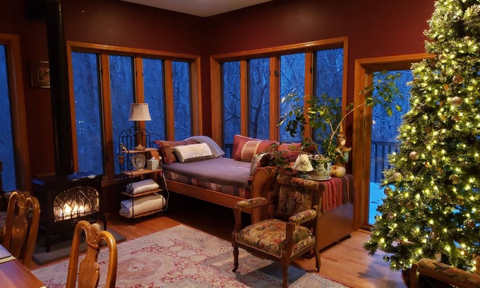 Staatsburg Cottage | Charming Creekside Haven