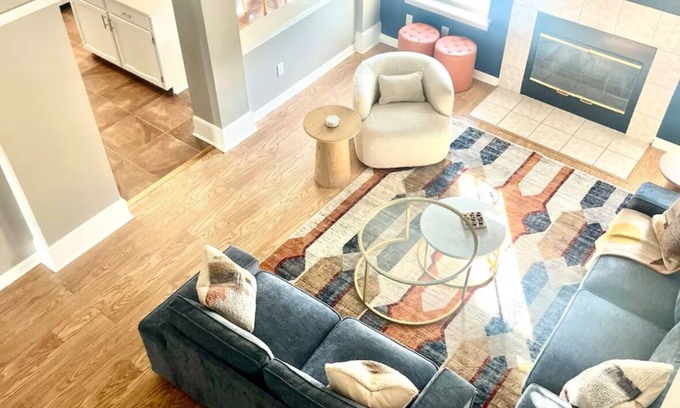 Fishers House | Charming Cul-de-Sac Home- SLEEPS 10-Game Room & B-ball court