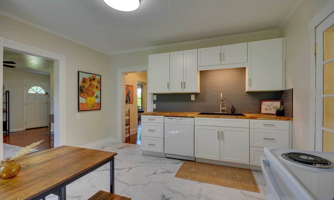 Danville House | Charming Danville Home: 1/2 Mi to Caesars Virginia