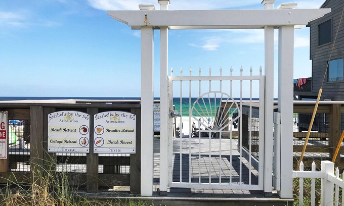 Fort Walton Beach - Destin Condo | Charming Destin Condo with Complimentary Beach Service!