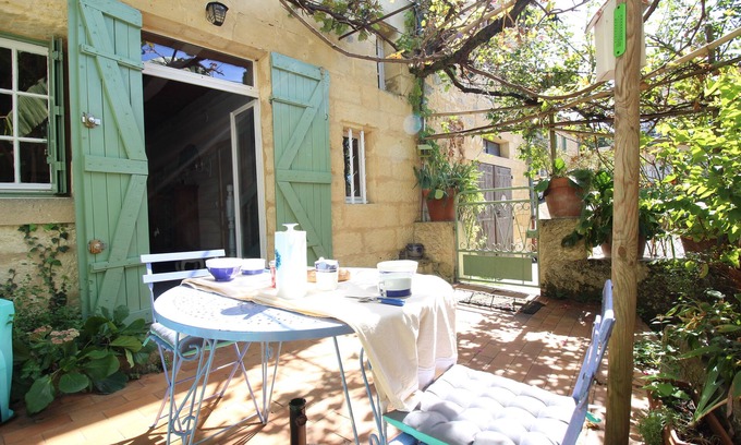 Couze-et-Saint-Front House | Charming detached house patio Wifi Medieval village couze river Dordogne