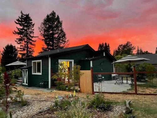 Sebastopol House | Charming dog-friendly home next to regional park