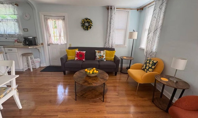 Dunedin House | Charming Downtown Cottage – Walk to Everything!