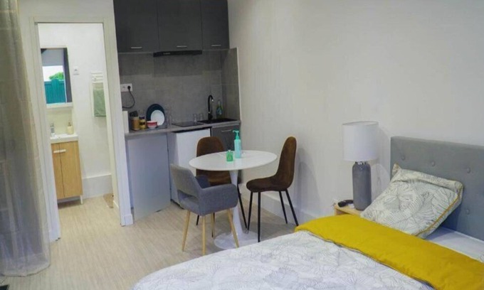 Les Noyers House | Charming Duplex in a suburban area