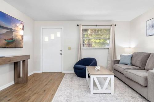 Zephyrhills House | Charming Duplex in Zephyrhills! #2