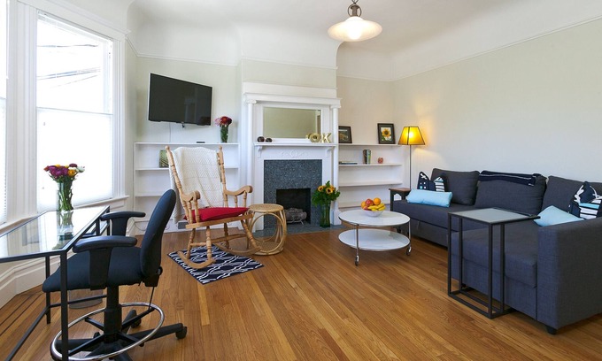 Dolores Heights Apartment | Charming Edwardian Castro District apartment