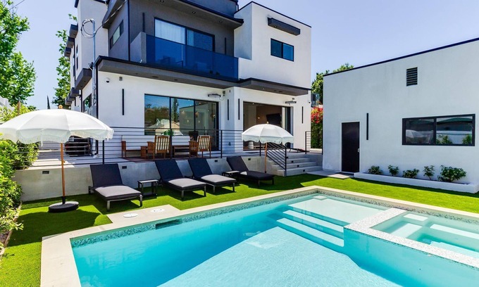 Encino House | Charming Encino Retreat w/Pool