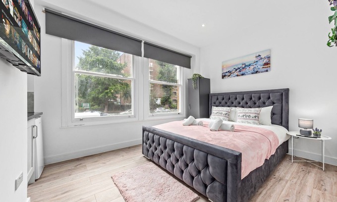 Hillrise Apartment | Charming Ensuite Room in Finsbury Park London N19