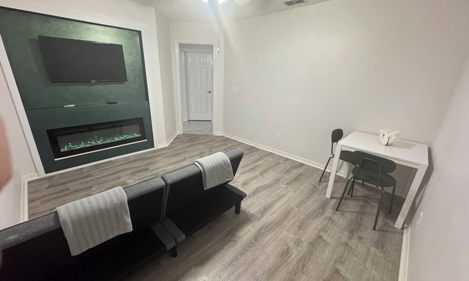Spring Hill Apartment | Charming Evergreen Heights 1-bedroom apartment with WiFi, AC in Spring Hill ,Fl