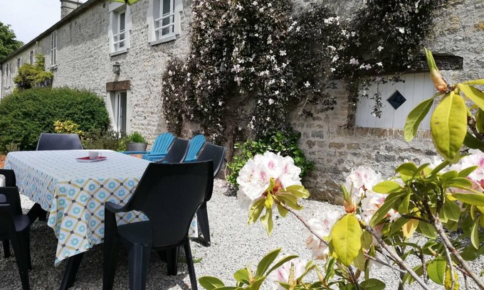 Sainte-Marie-du-Mont Cottage | Charming Farmhouse Near Landing Beaches – WiFi, Wood Stove, Private Garden, Pet-Friendly