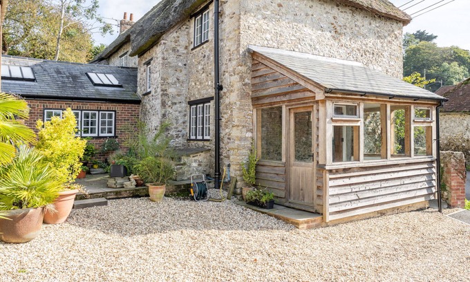 Combpyne Other | Charming Family Farmhouse near Lyme Regis, 10 minute drive to the beach