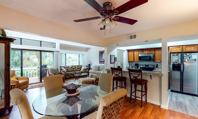 Palmetto Dunes Condo | Charming, family-friendly condo w/private deck - close to golf & the beach