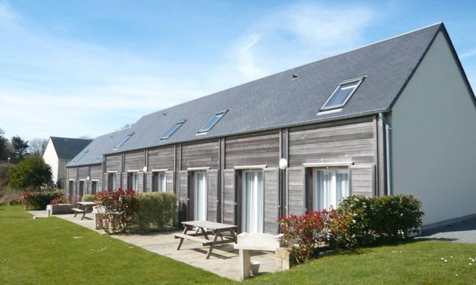 Biville Cottage | Charming Family Home, Near Coastal Dunes, with Terrace, BBQ, and Pet-Friendly