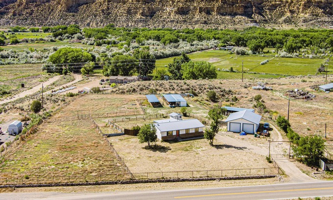 Blanco Other | Charming farmhouse close to the Quality Waters and Navajo Lake Marina.