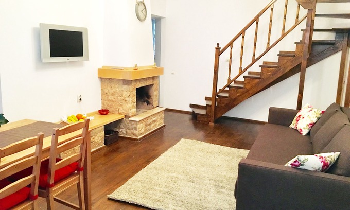Centrul Vechi Apartment | Charming Fireplace Apartment