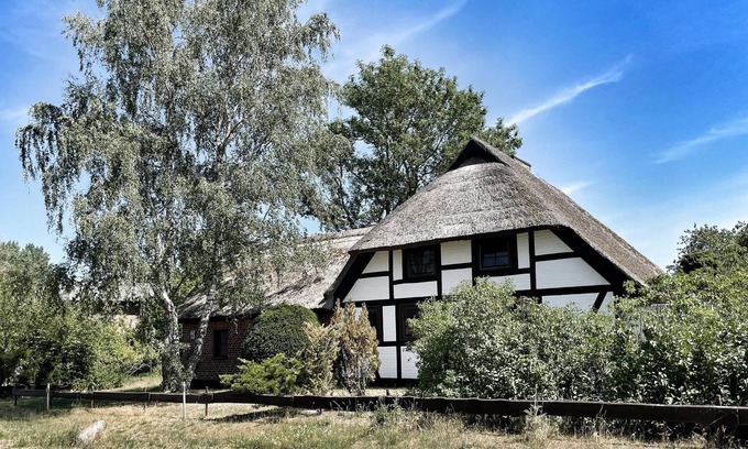 Michaelsdorf House | Charming Fischerhuus am Darß: Your Family-Friendly Retreat by the Sea