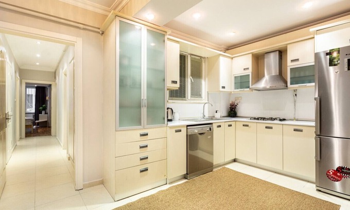 Osmanbey Apartment | Charming Flat 3 min to Citys Nisantasi in Sisli