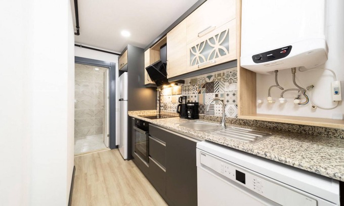 Antalya City Centre Apartment | Charming Flat near Beach in Muratpasa Antalya