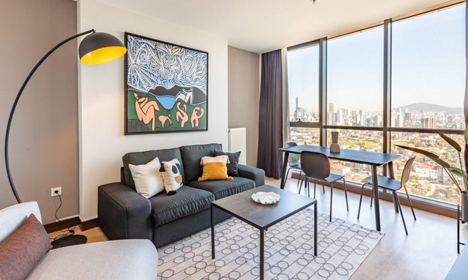 Atasehir Apartment | Charming Flat with Gorgeous City View in Atasehir