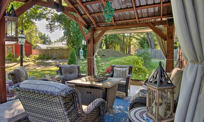 Florence House | Charming Florence Getaway w/Fireplace & Grill!