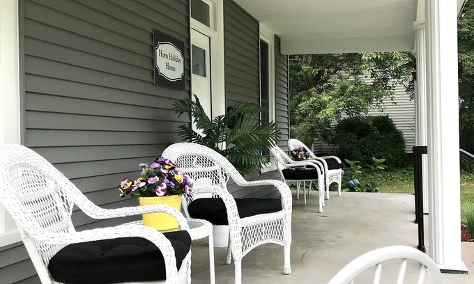 Moweaqua House | Charming Folk Victorian Cottage in the small-town farming community of Moweaqua.