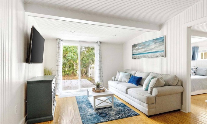 Folly Beach House | Charming Folly Beach Home - Perfect Location